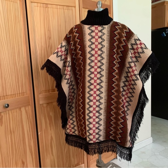VTG woven poncho with zigzag pattern, fringe and shawl collar. Brown & tan. OS - Picture 3 of 7